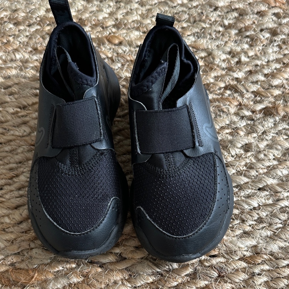 Nike Kids Black Slip-On Sneakers